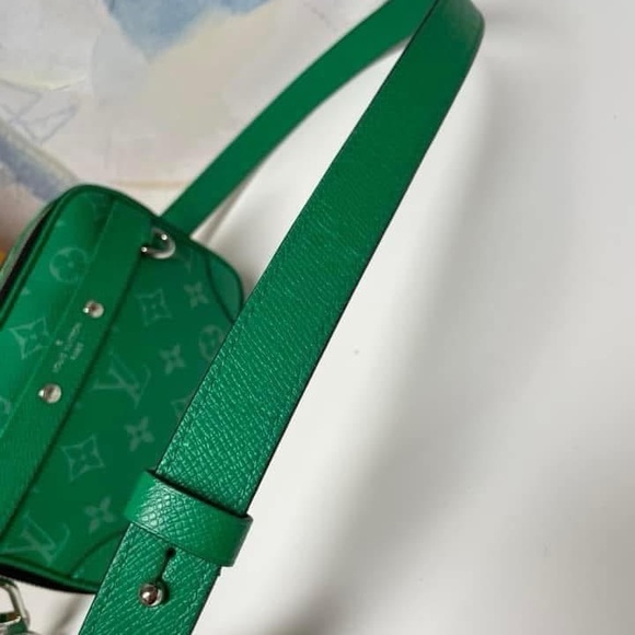 Louis Vuitton Authentic Alpha Wearable Wallet Bag in
Taigarama (Unisex) - Picture 12 of 16